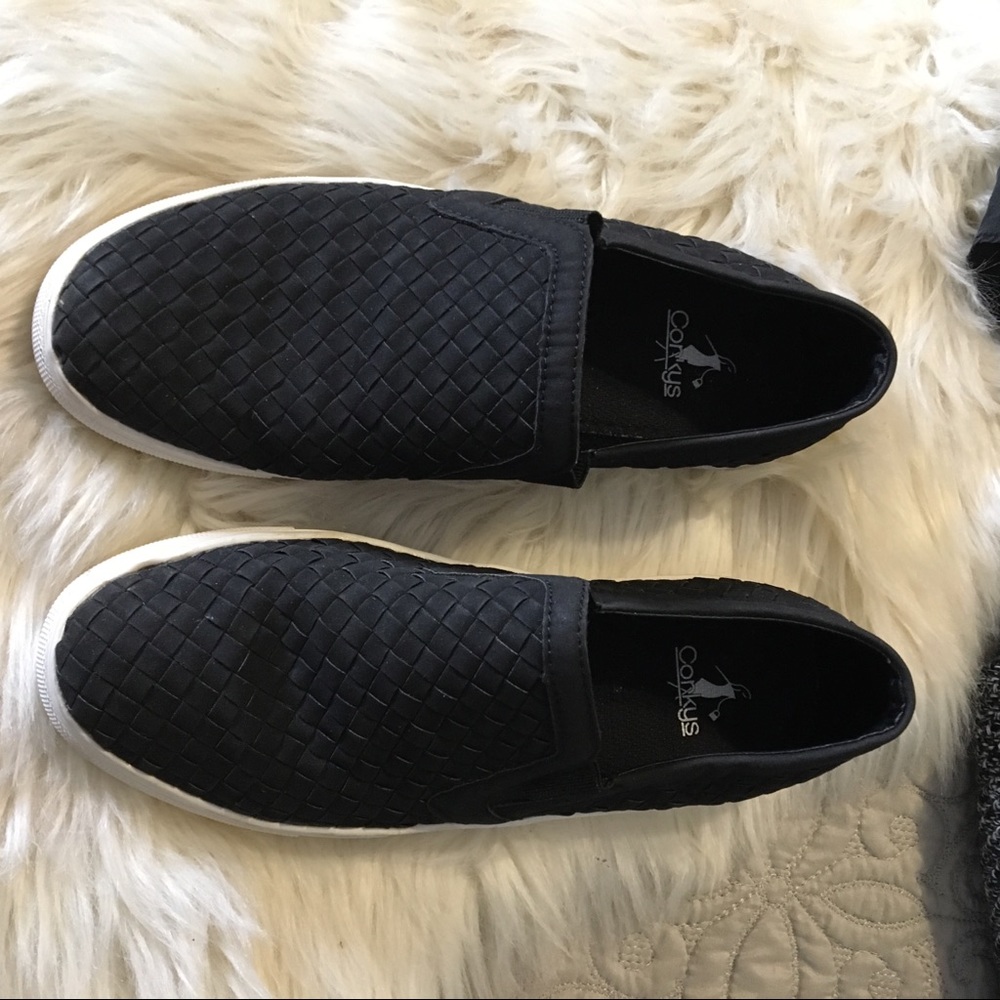 Woven black corkys 9